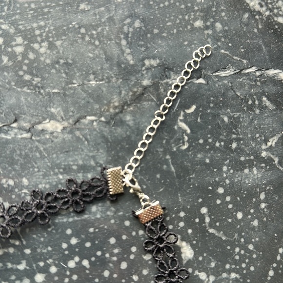 Flower Choker  Necklace - Picture 5 of 7